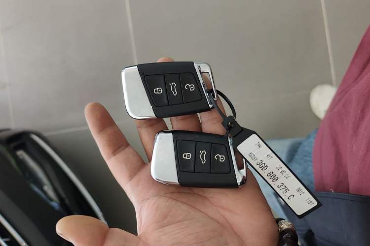 Used Volkswagen Magotan 2023 2 Million Units Limited Edition 330TSI DSG Leading Version
