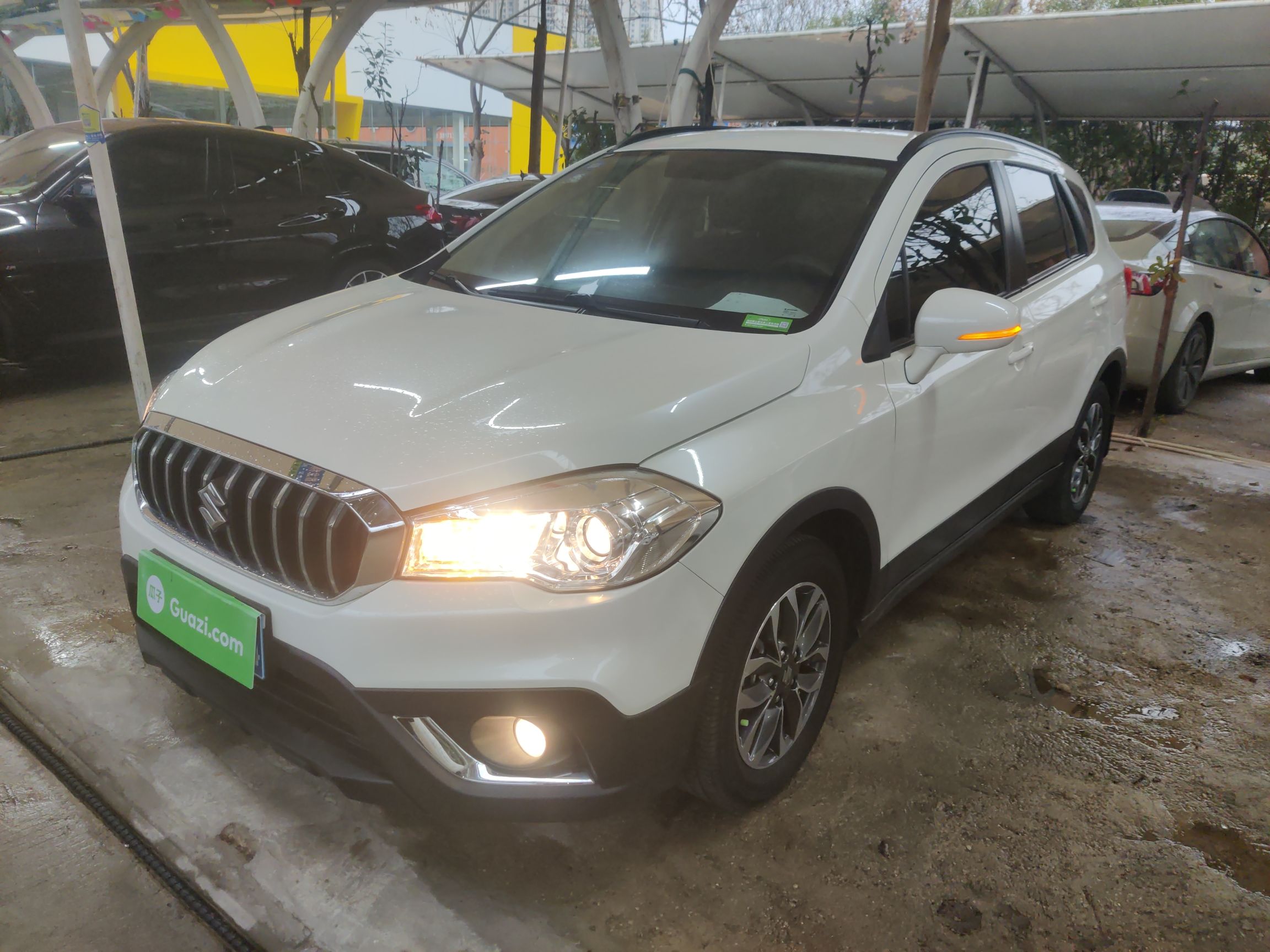 Под передней частью автомобиля