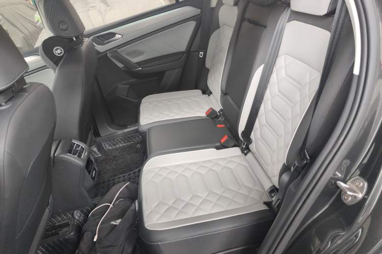 Used Volkswagen Tayron 2023 Revised Version 380TSI All-Wheel Drive R-Line High-Energy Edition Left Rear Seat