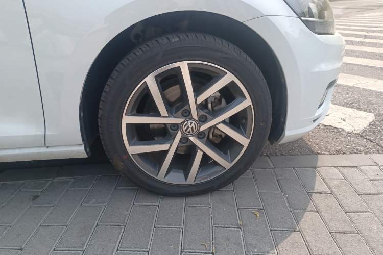 Used Volkswagen Golf 2020 280TSI DSG Luxury Edition Right Front Wheel Hub