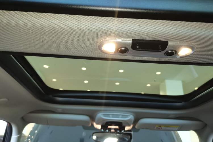 Used MINI MINI 2023 Updated 1.5T COOPER Artist Five-Door Edition
