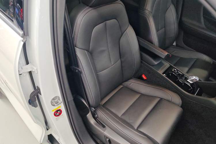 Used Volvo XC40 2024 B4 4x4 Smart Luxury Edition