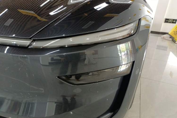 Used Tesla Model Y 2025 Long-Range All-Wheel-Drive Version