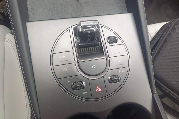 Used BYD Seal 06 New Energy 2025 DM-i Smart Drive 120KM Deluxe Model
