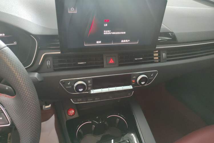 Used Audi A4L 2025 2 Million Units Enjoyment Version 40 TFSI Luxury Dynamic Edition Audio And AC Panel