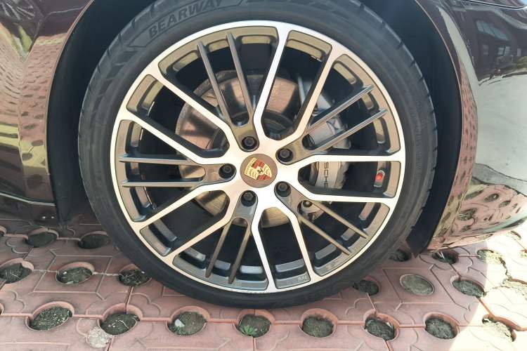 Used Porsche Panamera 2014 Panamera 4S Executive 3.0T Right Front Wheel Hub