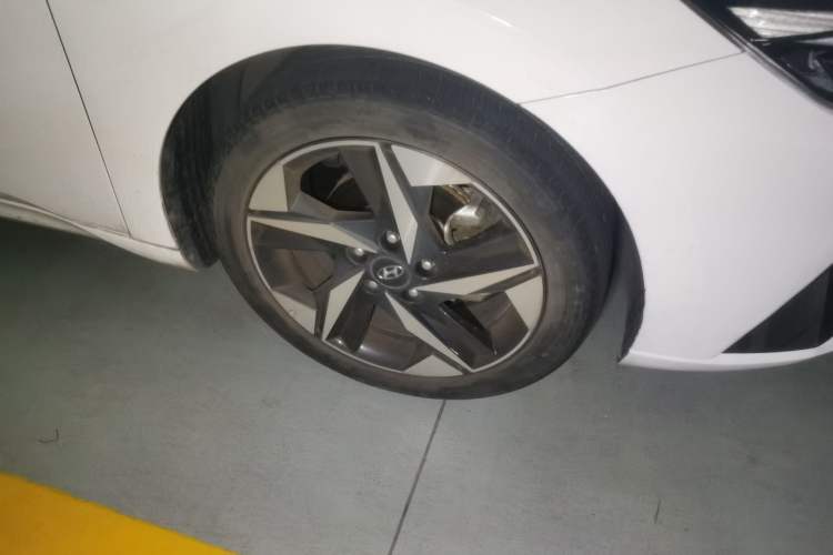 Used Hyundai Elantra 2021 1.5L CVT LUX Prestige Edition Right Front Wheel Hub