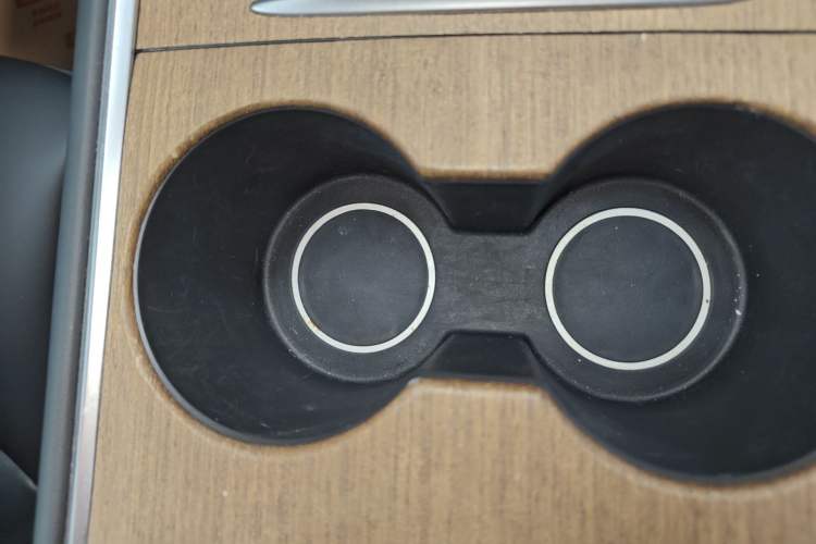 Used Tesla Model Y 2021 Long-Range All-Wheel-Drive Version Interior 1