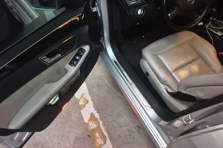 Used Mercedes-Benz E-Class 2010 E 260 CGI Fashion Model Driver Seat