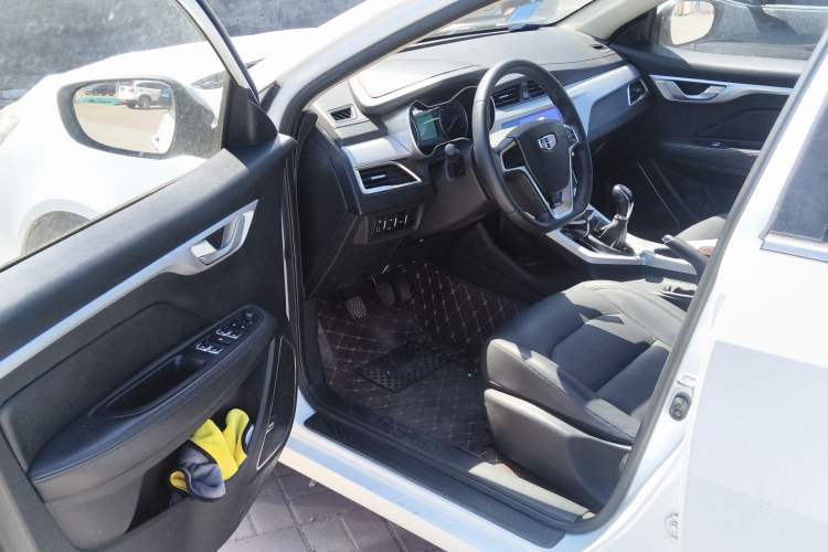 Used Geely Auto Vision 2019 Upgraded Model 1.5L Manual Luxury Version China VI Standard