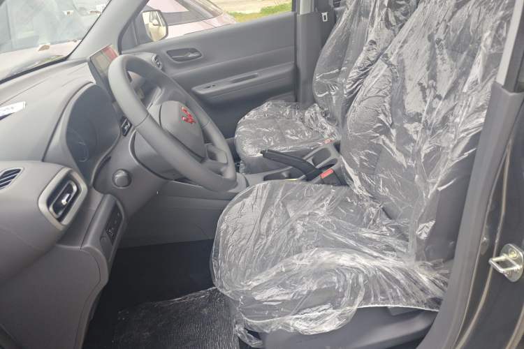 Used Wuling Hongguang New Energy 2024 All-Electric Model 300KM Standard Version Left Front Seat