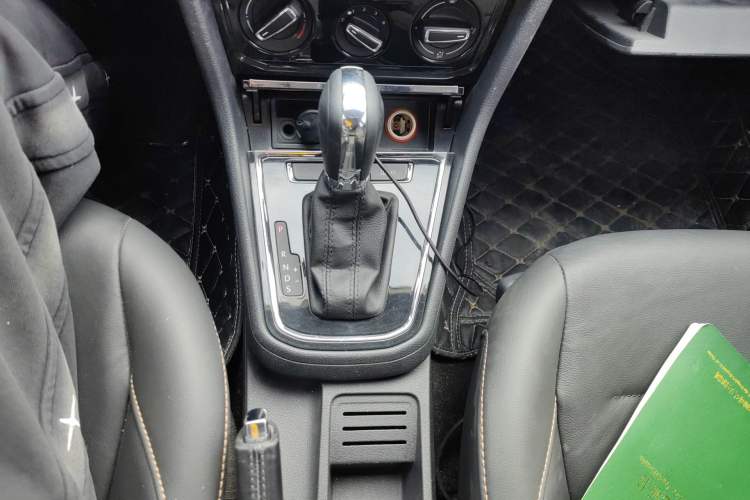 Used Volkswagen Bora 2016 1.6L Automatic Comfort Model Gear Lever