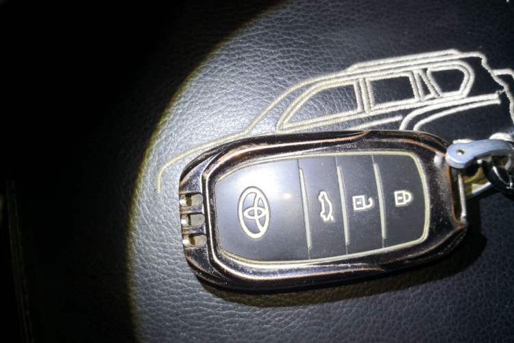 Used Toyota Prado 2016 3.5L Automatic TX-L Vehicle Key