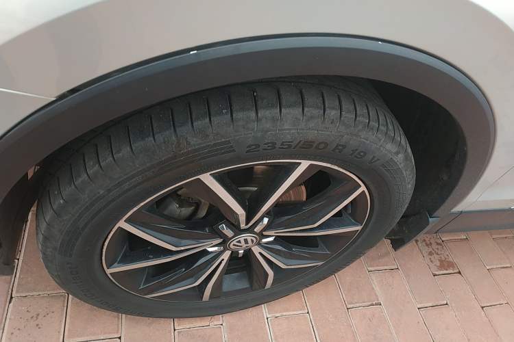 Used Volkswagen Tiguan L 2019 Revised 330TSI Automatic Two-Wheel Drive Smart & Luxury Edition China VI Standard
