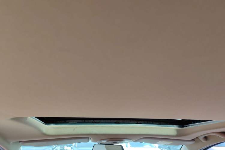 Used Baojun 730 2017 1.8L iAMT Prestige Version 7 Seats Headliner