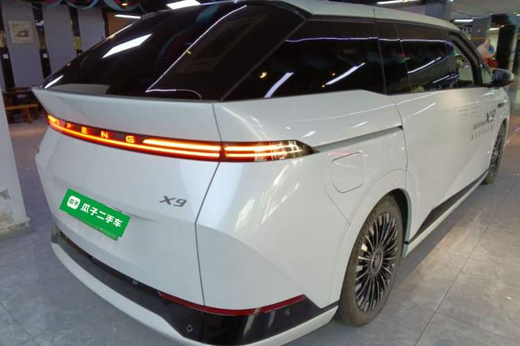 Used XPeng X9 2025 740 Ultra-Long Range Max Rear Right 45 Deg