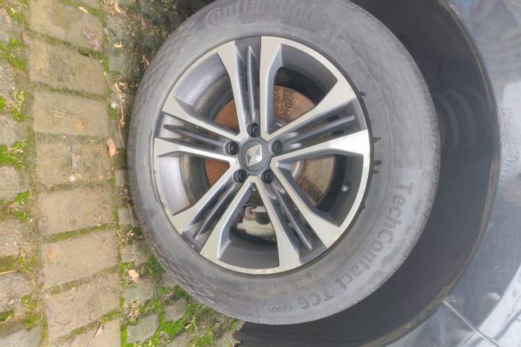 Used BORGWARD BX7 2016 28T Four-wheel Drive Luxury Edition 5 Seats Right Front Wheel Hub