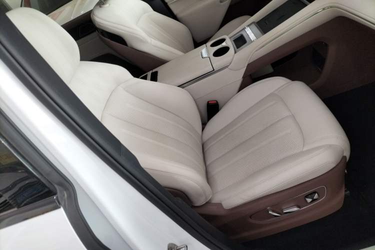 Used BYD Xia 2025 DM-i 1.5T 180km Excellence Model Right Front Seat