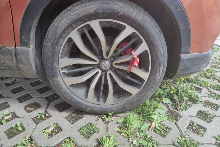Used Brilliance V3 2015 1.5T Manual Urban Model Right Front Wheel Hub