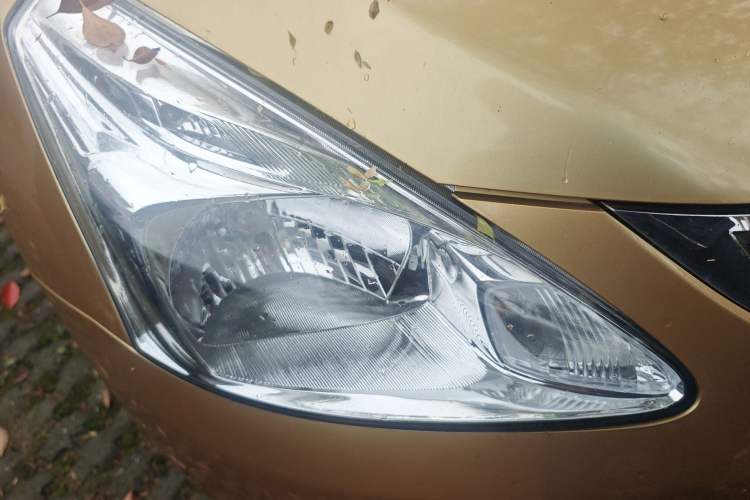 Used Nissan Tiida 2011 1.6L CVT Smart Version Right Front Headlight