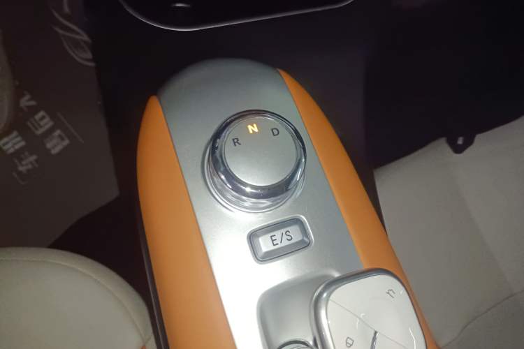 Used CHANGAN NEVO Lumin 2025 301km Honey Dew Edition Gear Lever