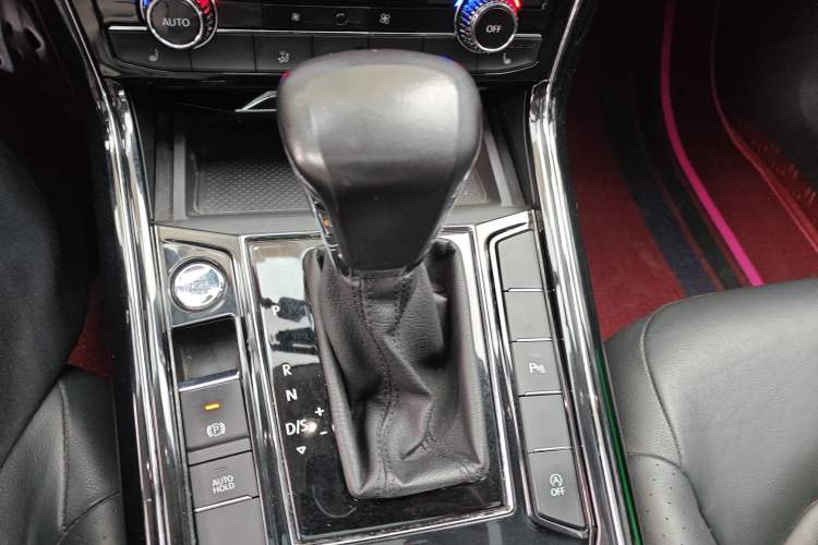 Used Volkswagen Phideon 2019 380TSI Two-Wheel Drive Business Edition China VI Standard
