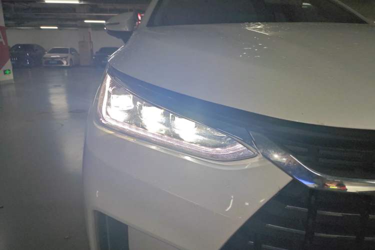 Used BYD Tang New Energy 2019 EV600D Four-Wheel Drive Smart Connect Genesis Edition Right Front Headlight