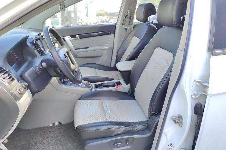 Used Chevrolet Captiva 2014 2.4L 4x4 Luxury Edition 5 Seats Left Front Seat