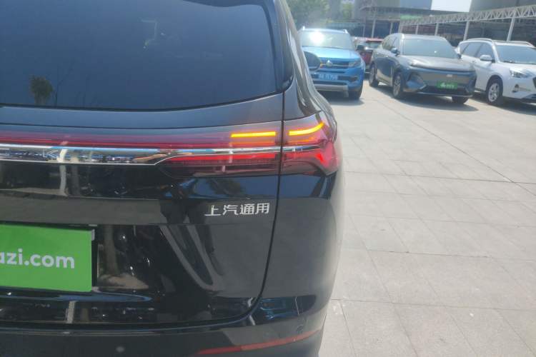 Used Buick Envision 2025 Encore Plus 28T Two-Wheel-Drive Platinum Edition