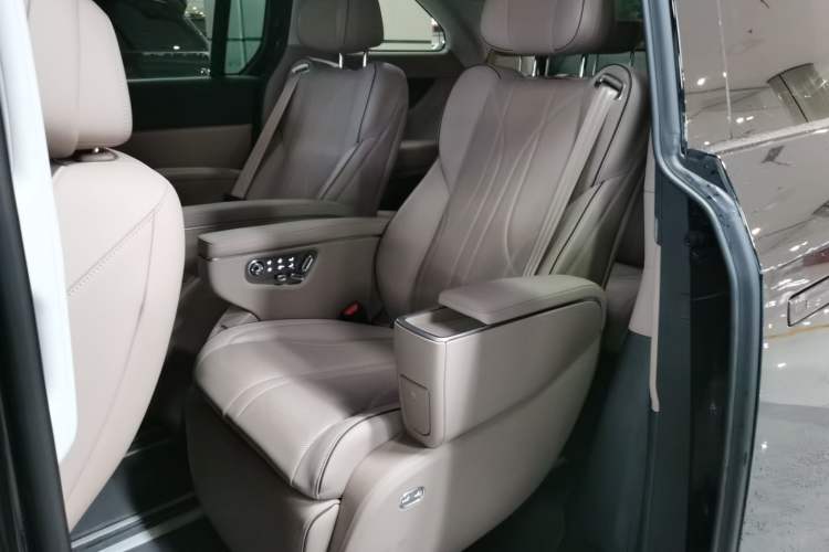 Used XPeng X9 2025 740 Ultra-Long Range Max
