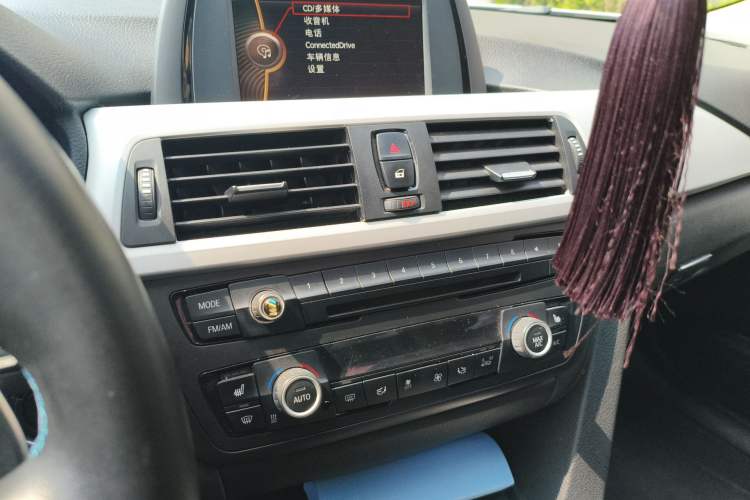 Used BMW 3 Series 2013 320i Sport Edition Audio And AC Panel