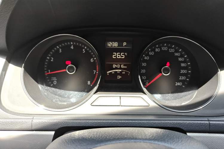 Used Volkswagen Lavida 2015 1.6L Automatic Comfort Edition Odometer Close Up