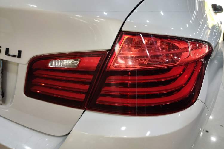 Used BMW 5 Series 2015 535Li Leading Model Right Rear Taillight