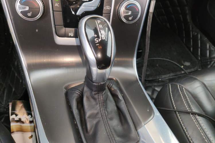 Used Volvo V60 2014 Restyled T5 Zhiya Edition
