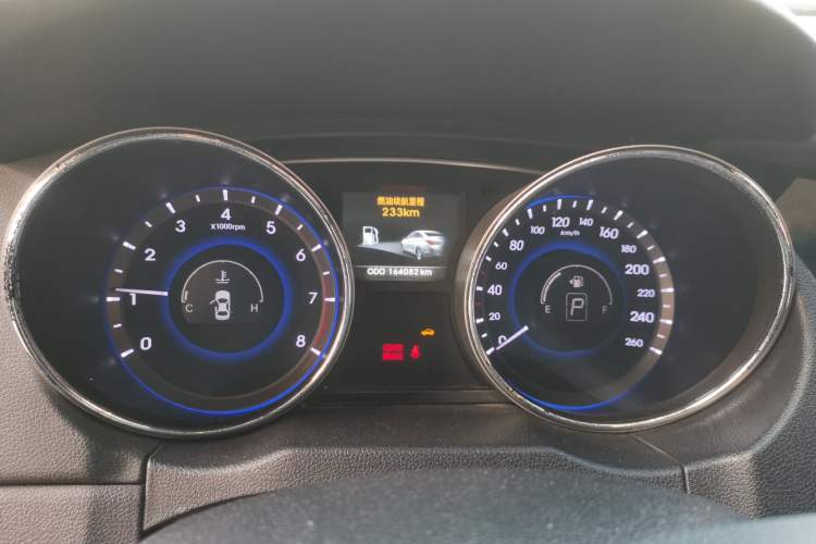 Used Hyundai Sonata 2014 2.4L Automatic Luxury Version China IV Standard Odometer Close Up