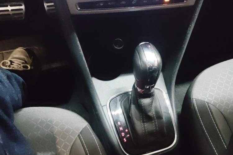 Used Volkswagen Polo 2016 1.6L Cross Polo Automatic Gear Lever