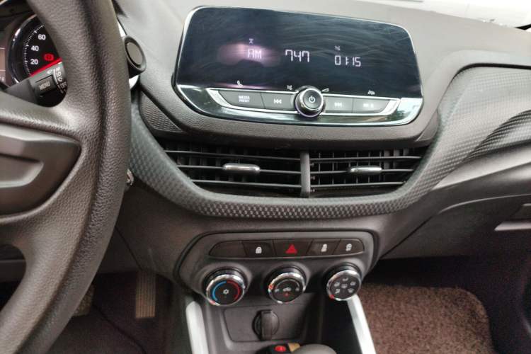 Used Chevrolet Cavalier 2022 325T Automatic Enjoyment Edition Audio And AC Panel