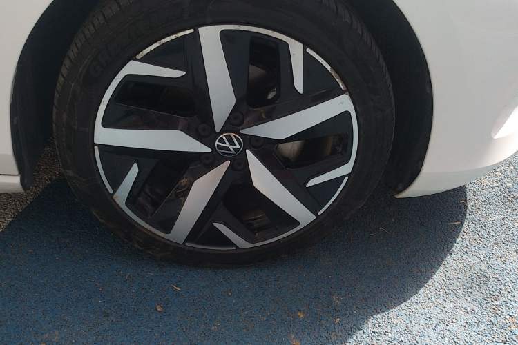 Used Volkswagen Lamando 2023 Lavida L 280TSI DSG Cool & Spicy Edition Right Front Wheel Hub