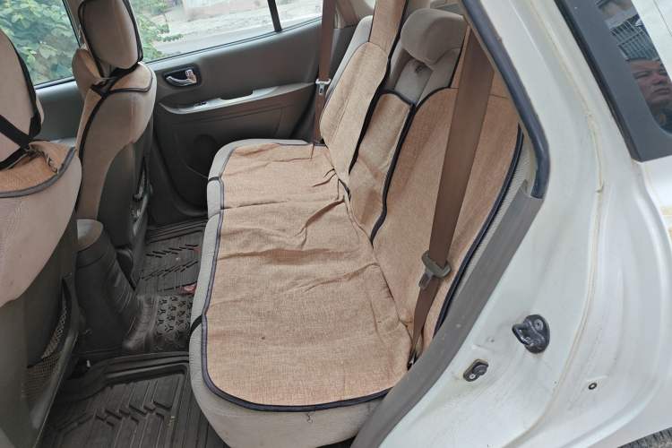 Used Huatai Santa Fe Classic 2012 2.0L Gasoline Manual Two-Wheel Drive with Sunroof