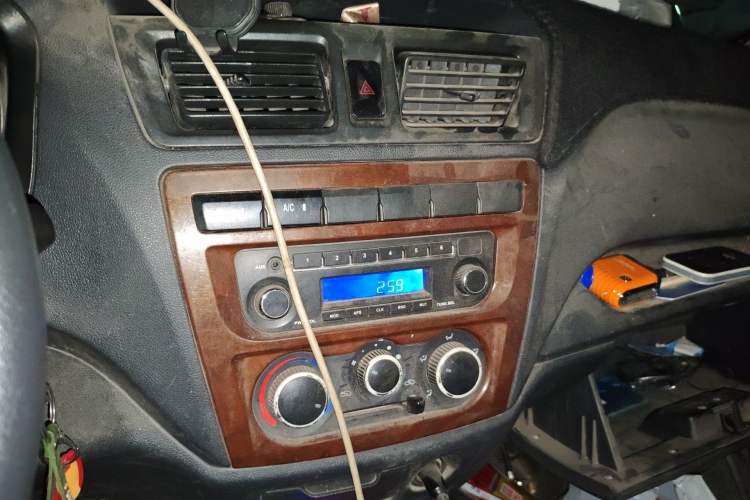 Used CHANGAN KAICHENG Ruixing M60 2019 1.5L Standard Version China VI Emission Standard 5/6 Seats DAM15KR Audio And AC Panel