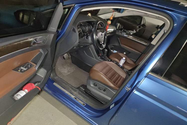 Used Volkswagen Touran 2016 Volkswagen Touran L 330TSI DSG Luxury Edition Driver Seat