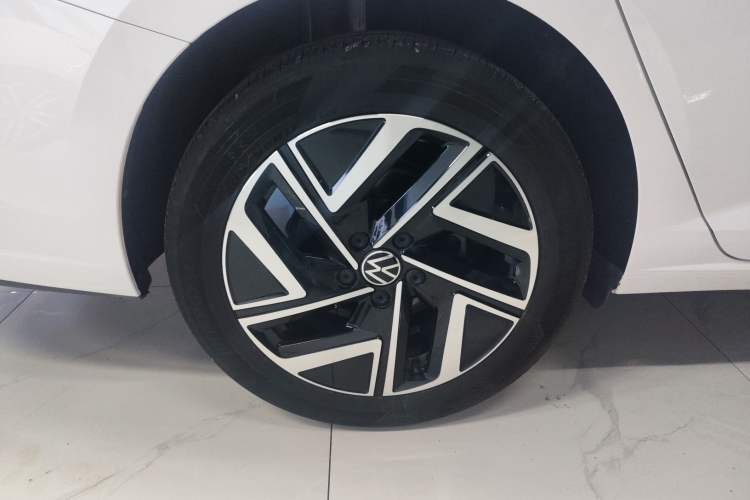 Used Volkswagen Sagitar 2023 300TSI DSG Flyover Edition Right Rear Wheel Hub