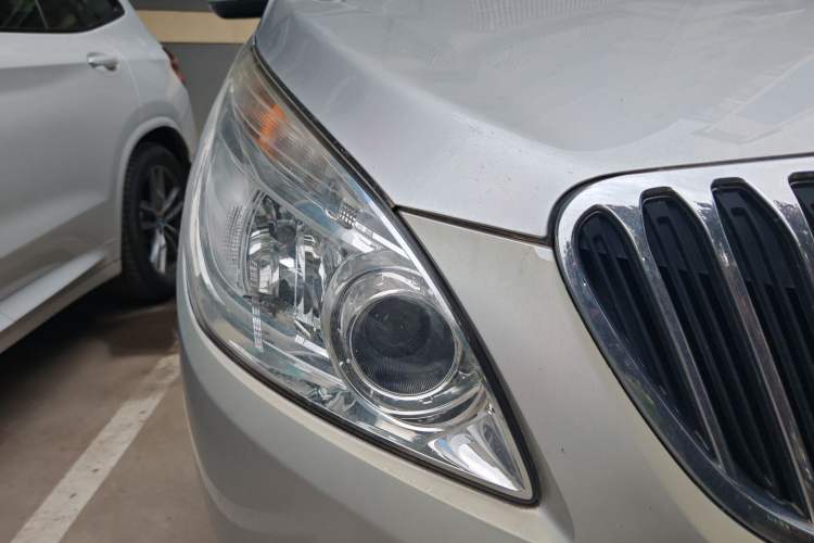 Used Buick GL8 2011 2.4L CT Luxury Business Comfort Edition Right Front Headlight