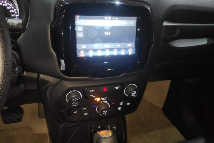 Used Jeep Renegade 2019 220T Automatic Leading Edition
