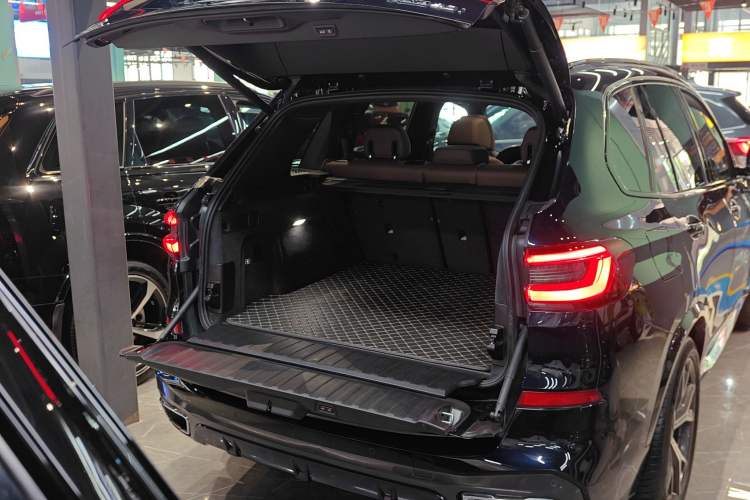 Used BMW X5 2019 xDrive40i M Sport U.S. specification
