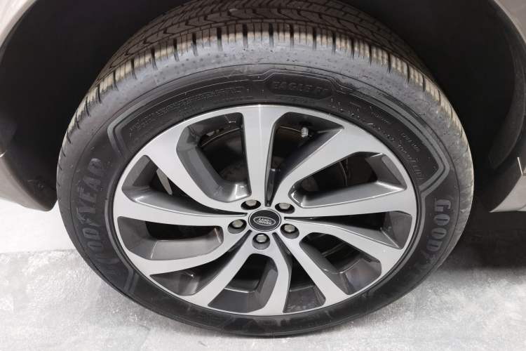 Used Land Rover Discovery Sport New Energy 2023 1.5T P300e Plug-in Hybrid Electric Version
