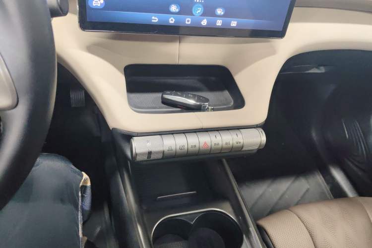 Used BYD Dolphin 2023 420 km Fashion Edition Gear Lever