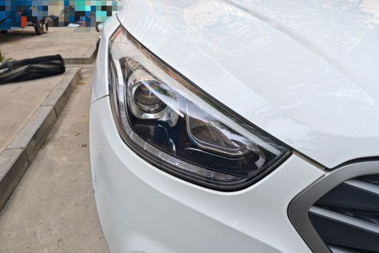 Used Hyundai ix35 2013 2.0L Automatic Two-Wheel Drive Smart GLS China IV Standard Right Front Headlight