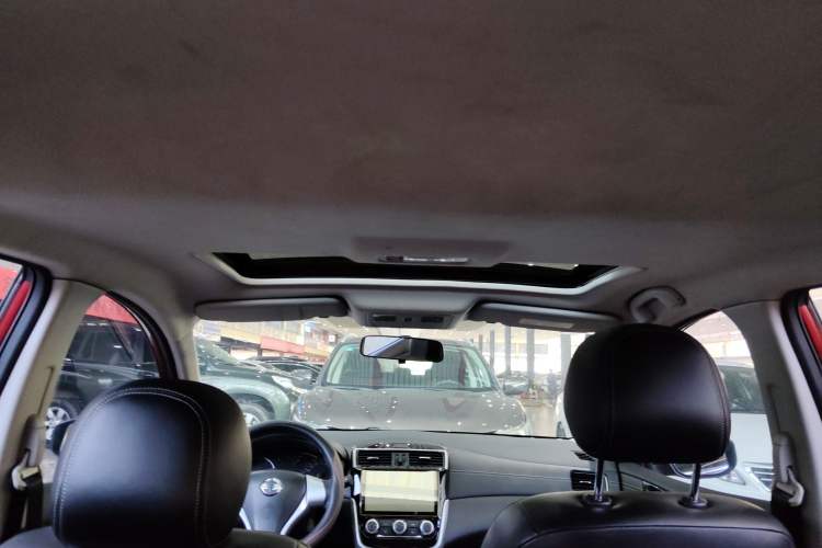 Used Nissan Tiida 2016 1.6L CVT Cool Dynamic Edition
