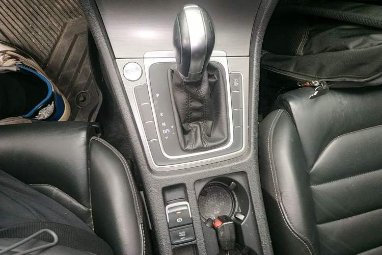 Used Volkswagen Golf 2015 1.4TSI Automatic Luxury Model
